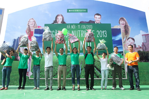 Nhiều nhà phân phối Amway đã nhận được các phần quà từ Ngày hội Nutrilite 2013