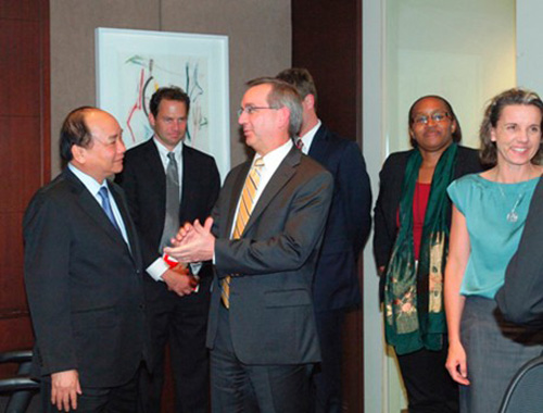Phó Thủ tướng Nguyễn Xuân Phúc trao đổi với các đại biểu Cơ quan Điều phối AIDS toàn cầu - 3