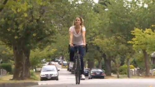 Kayla Smith và chiếc xe đạp bị đánh cắp - d