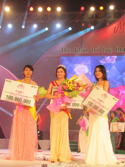 Nguyễn Thị Thùy Trang đăng quang Hoa khôi trí tuệ Việt Nam 2013 6