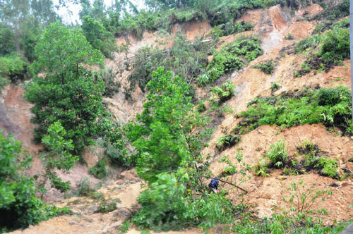 Quảng Ninh: Hiểm họa sạt lở đất đe dọa tính mạng hàng trăm hộ dân 3