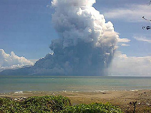 Núi lửa phun trào ở Indonesia, 6 người chết