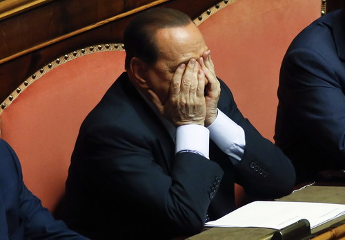 Ông Silvio Berlusconi phải thụ án vì trốn thuế
