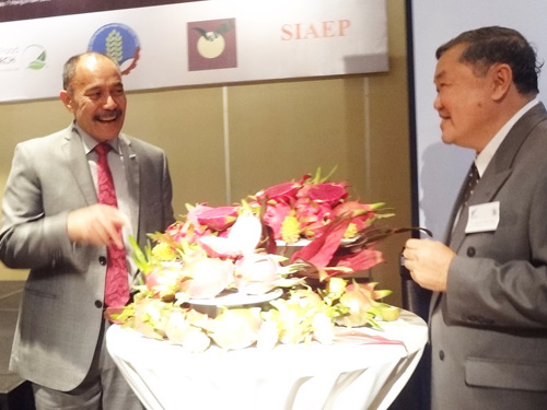 Tiến sĩ nguyễn Minh Châu, Viện trưởng Viện Cây ăn quả Miền Nam và Toàn quyền New Zealand - Trung tướng Jerry Mateparae