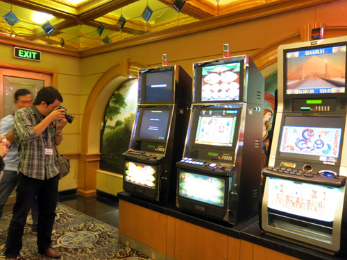 Hoạt động trò chơi điện tử có thưởng trên máy ở các khách sạn lâu nay vẫn không cho người Việt chơi 