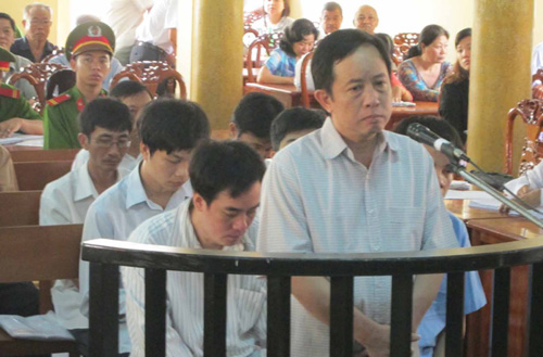 Xét xử 23 bị cáo trong vụ sai phạm đất đai ở An Giang  
