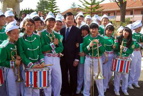Chủ tịch nước Trương Tấn Sang đến với Trường THPT Bùi Thị Xuân, Đà Lạt