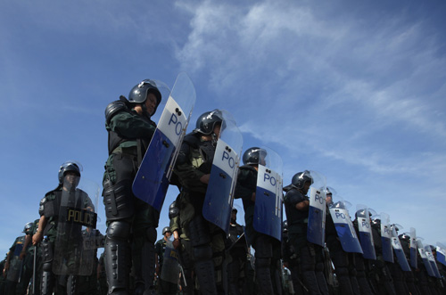 Cảnh sát Campuchia diễn tập chống bạo động - d