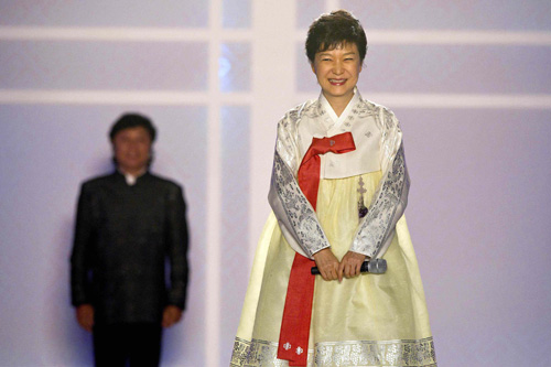 Tổng thống Park Geun-hye tại Lễ hội trình diễn Áo dài - Hanbok hôm 8.9 - d