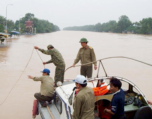 Ứng phó ngập lụt trên sông Thu Bồn khi hồ thủy điện xả lũ d