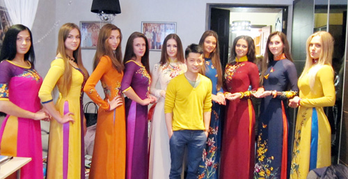 Người mẫu Ukraine thử áo dài Thuận Việt - d