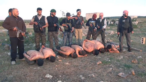Một vụ hành quyết binh sĩ Syria của các tay súng nổi dậy - d