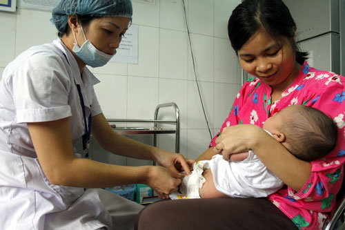 Trẻ cần được khám sàng lọc kỹ trước tiêm vắc xin