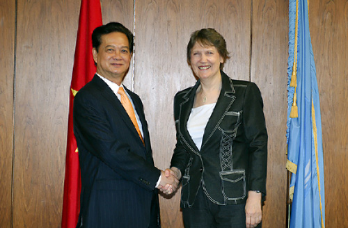 Thủ tướng Nguyễn Tấn Dũng và Tổng Giám đốc Chương trình Phát triển LHQ (UNDP) Helen Clack - Ảnh: VGP/Nhật Bắc