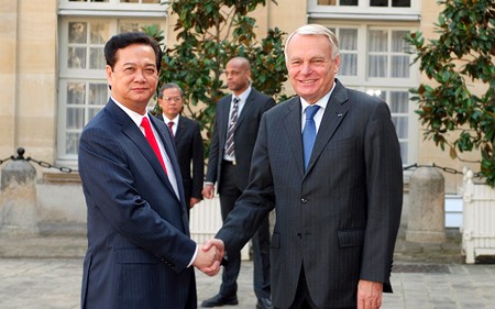 Thủ tướng Nguyễn Tấn Dũng và Thủ tướng Pháp Jean-Marc Ayrault - d