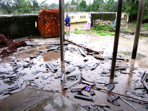 Quảng Bình hoang tàn, đổ nát sau bão 14