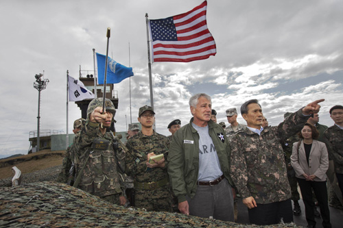 Bộ trưởng Quốc phòng Mỹ Chuck Hagel thăm khu phi quân sự ngày 30.9 - d