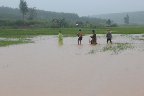 Lũ cuốn trôi hai học sinh 2