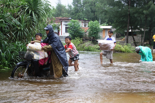 Quảng Trị: Xuất hiện nhiều “vùng nguy hiểm” do ngập nước 5