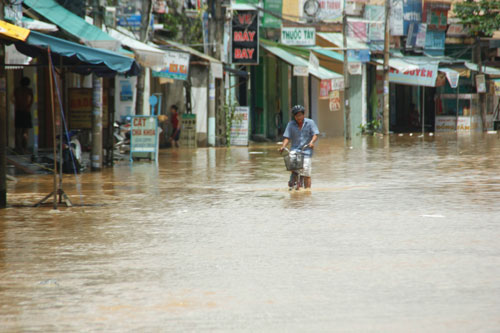 Bão số 8 tại Quảng Nam: Nhiều địa phương ngập trong nước lũ 8