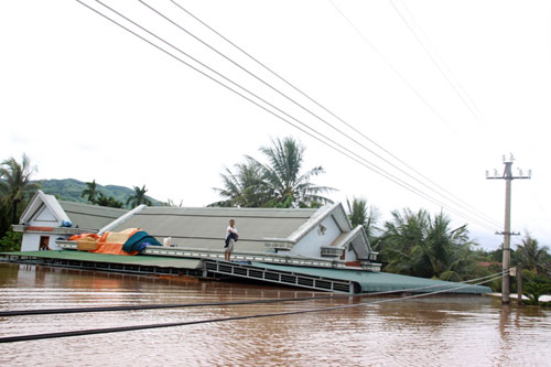 Siêu bão đang di chuyển vào biển Đông