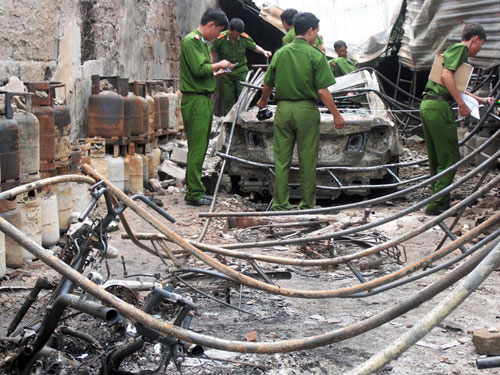 Cháy cửa hàng gas 