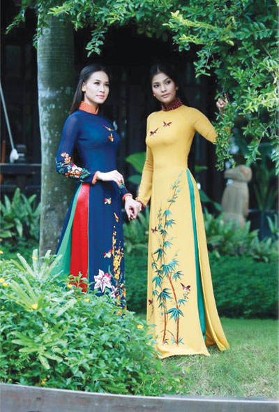 Người đẹp Việt và Ukraine trình diễn áo dài 1