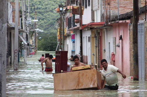 97 người chết do bão lũ ở Mexico tăng cao