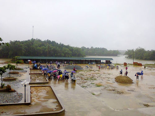 Hàng trăm học sinh ở Hà Tĩnh nghỉ học vì mưa lũ