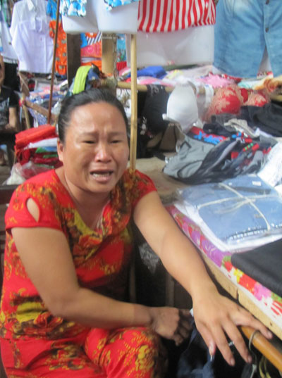 Tiểu thương chợ Hội tập trung trước trụ sở UBND tỉnh Hà Tĩnh 3