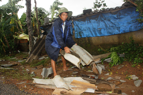 Quảng Trị: Lốc xoáy làm tốc mái 29 ngôi nhà 1