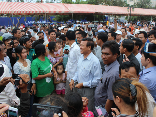 Dựng trại biểu tình giữa Phnom Penh