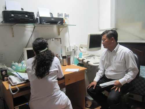 Thanh tra làm việc tại phòng khám không phép của bác sĩ Phạm Trần Bảo Ngọc số 18 Nơ Trang Long