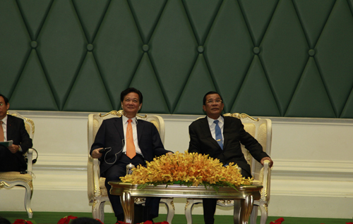 Thủ tướng Nguyễn Tấn Dũng và Thủ tướng Hunsen đồng chủ trị hội nghị 