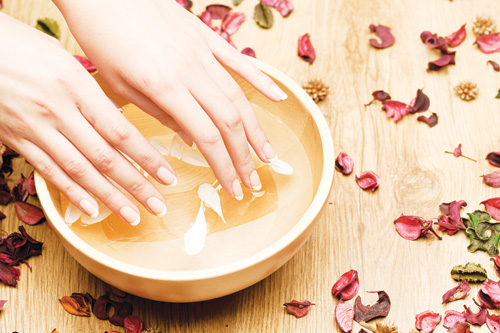 Quan sát kỹ móng tay cũng có thể đoán ra tình trạng sức khỏe - Ảnh: Shutterstock