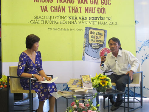 Nhà văn Nguyễn Trí tại buổi giao lưu