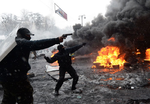 Kiev mấy ngày qua chẳng khác nào vùng chiến sự - Ảnh: AFP