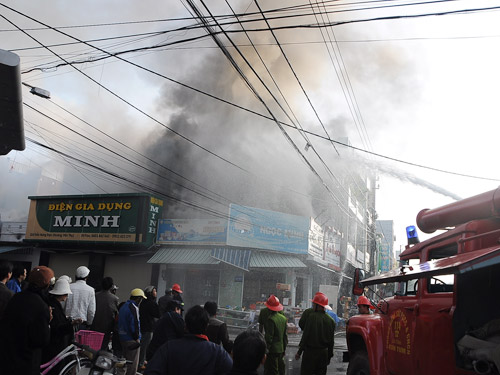 Cháy lớn tại thành phố Kon Tum