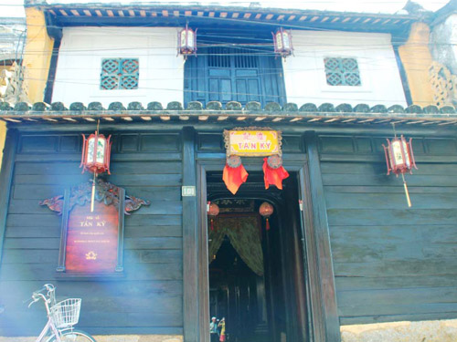 Độc đáo nhà cổ xứ Quảng: Căn nhà cổ cùng ‘kho’ báu vật