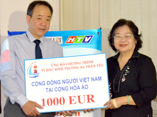 Người Việt Nam tại Cộng hòa Áo ủng hộ kinh phí xây trường học tại Trường Sa