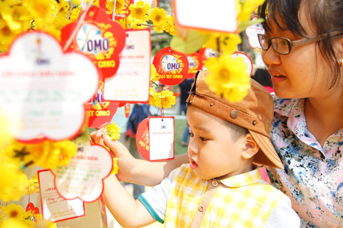 Hội Tết truyền thống 2014: 6.000 bóng bay cá chép ngộ nghĩnh dành tặng các em nhỏ 11