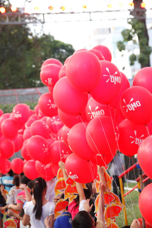 Hội Tết truyền thống 2014: 6.000 bóng bay cá chép ngộ nghĩnh dành tặng các em nhỏ 3