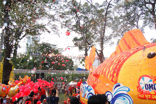 Hội Tết truyền thống 2014: 6.000 bóng bay cá chép ngộ nghĩnh dành tặng các em nhỏ 5