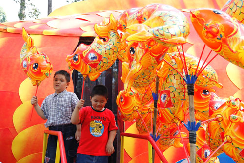 Hội Tết truyền thống 2014: 6.000 bóng bay cá chép ngộ nghĩnh dành tặng các em nhỏ 6