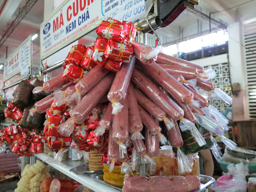 Đà Nẵng: Thịt cá cầm chừng, dưa mắm cháy hàng 11