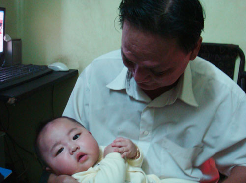 Vụ trẻ sơ sinh bị bắt cóc: Nhà chồng nghi phạm rất yêu thương cháu bé
