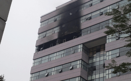 Cháy tòa nhà 11 tầng Đại học Ngoại thương 3