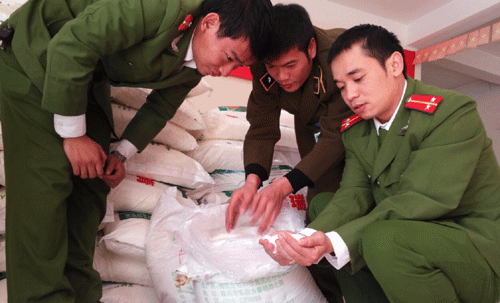 Bắt quả tang vụ vận chuyển gần 15 tấn mì chính Trung Quốc 3
