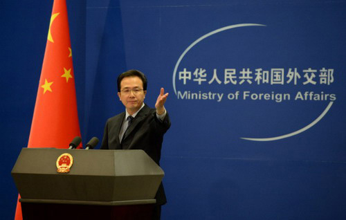 Phát ngôn viên Bộ Ngoại giao Trung Quốc Hồng Lỗi – Ảnh: AFP