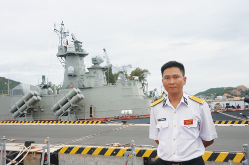 Thuyền trưởng Phạm Văn Sơn tại Vùng 4 Hải quân - d